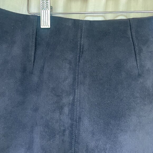 Aritzia Babaton Faux Suede Pencil Skirt in Black (Sz 4) - Picture 4 of 8